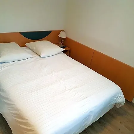 Des Bois 2*
