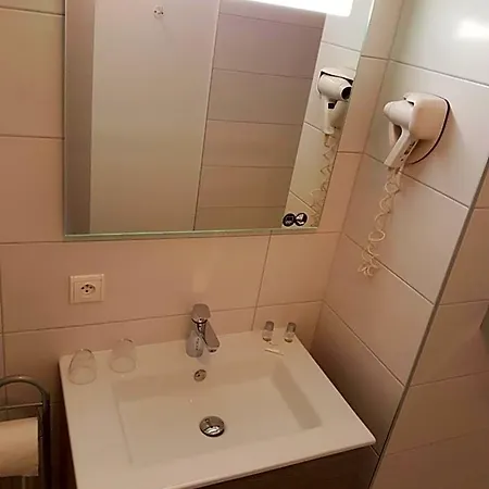 Des Bois Hotell 2*