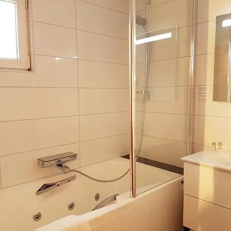 Des Bois מלון Seltz